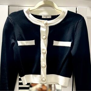 Aritzia Legacy knit top in size xs black with white trimmings